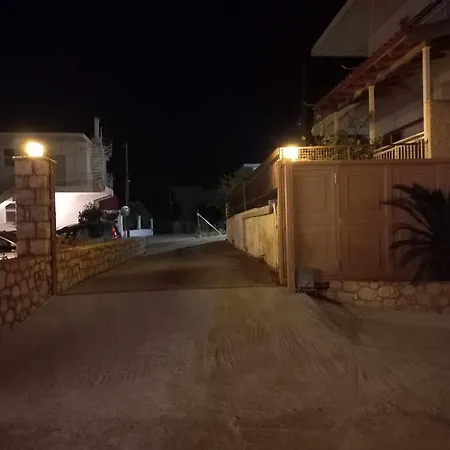 דירה Sophie's Sunny Spot 3