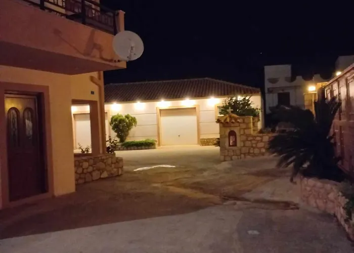 Sophie's Sunny Spot 3 *